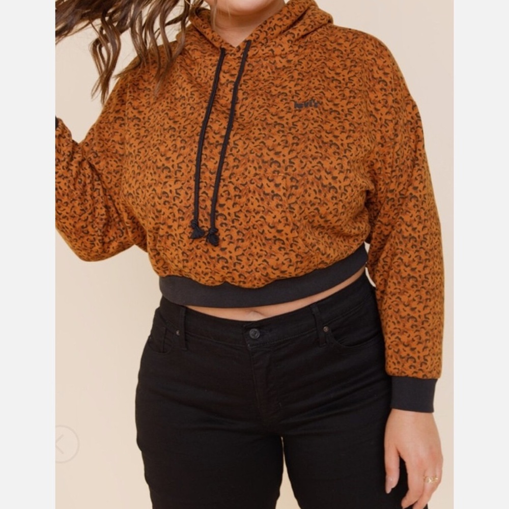 Levi’s leopard print crop sweater NWT